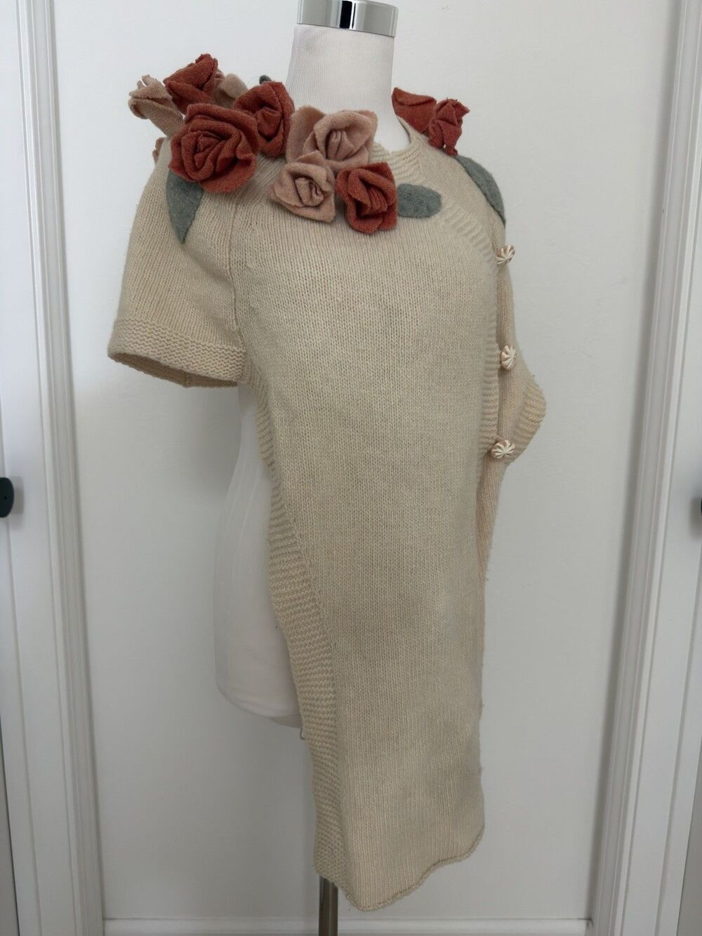 Anthropologie Sleeping On Snow Wool 3D Felted Rose Capelet Poncho Sweater Wrap